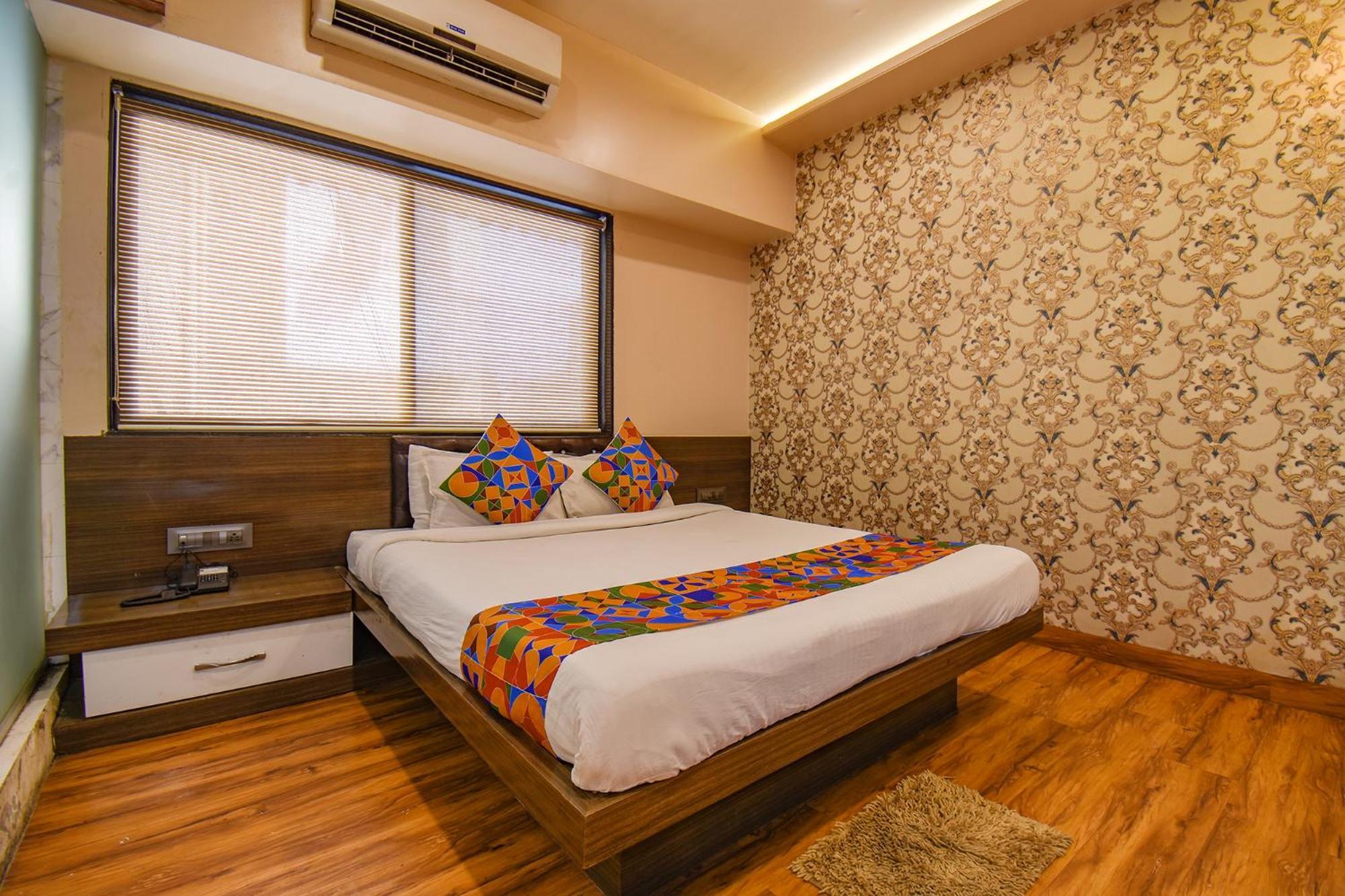 Fabexpress Glory - Nr Skywalk Bridge Hotel Pimpri-Chinchwad Exterior foto